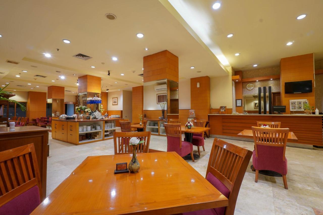 Hotel Bisanta Bidakara Tunjungan Surabaya Exterior foto