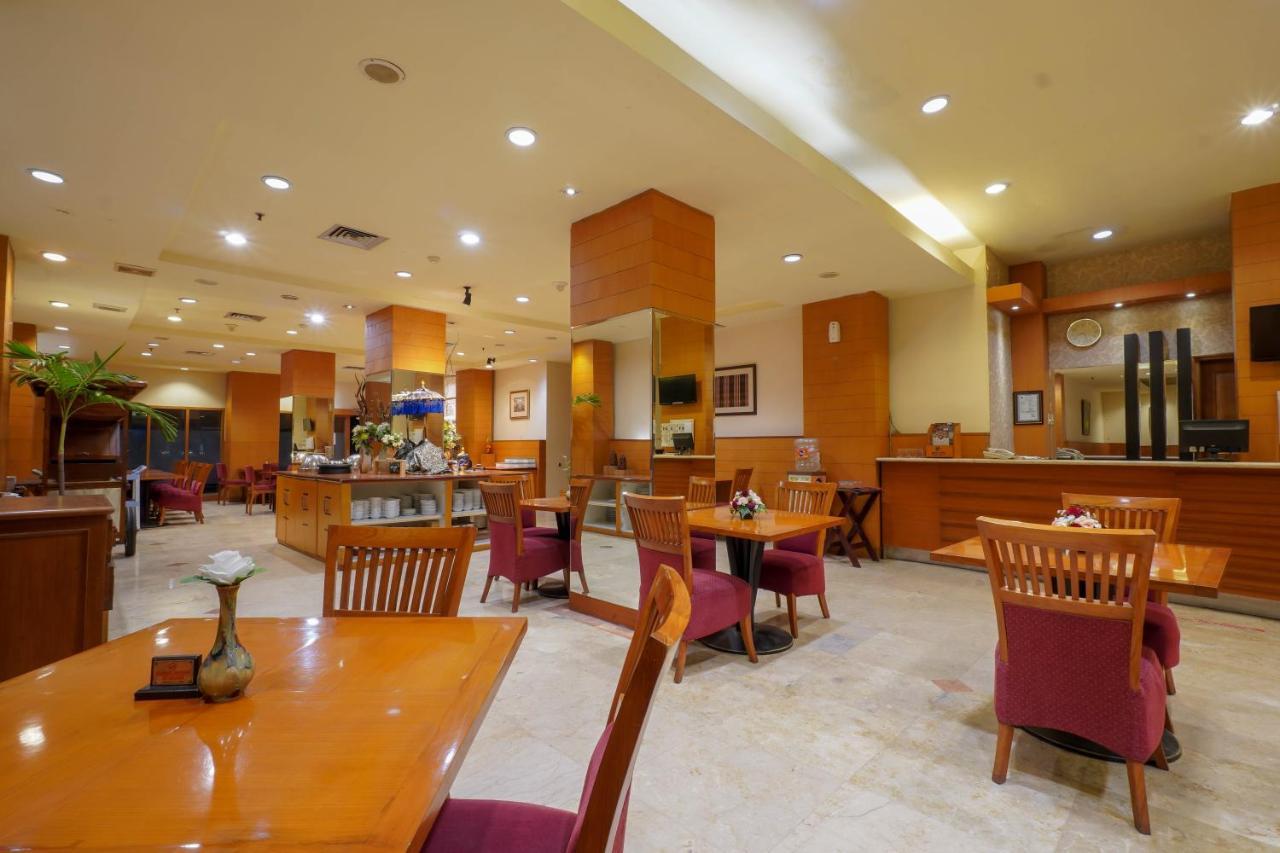 Hotel Bisanta Bidakara Tunjungan Surabaya Exterior foto
