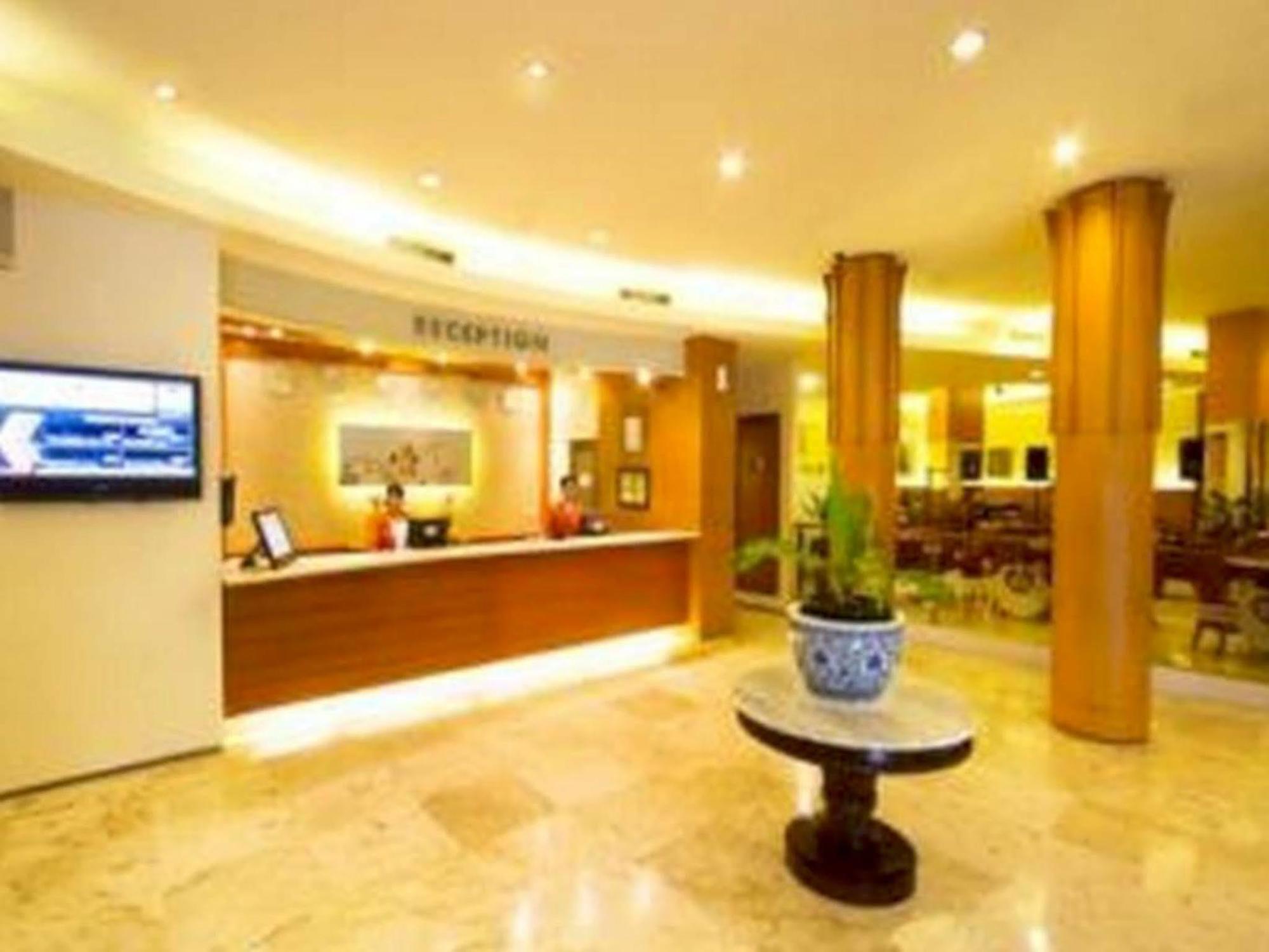Hotel Bisanta Bidakara Tunjungan Surabaya Exterior foto