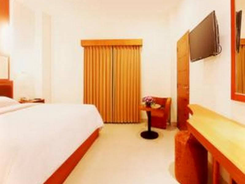 Hotel Bisanta Bidakara Tunjungan Surabaya Exterior foto